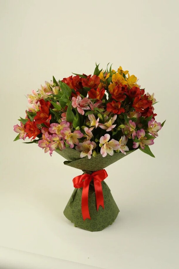 Цветочная мелодия, артикул F47875 - 5715 рублей, доставка по городу. Flawery - доставка цветов