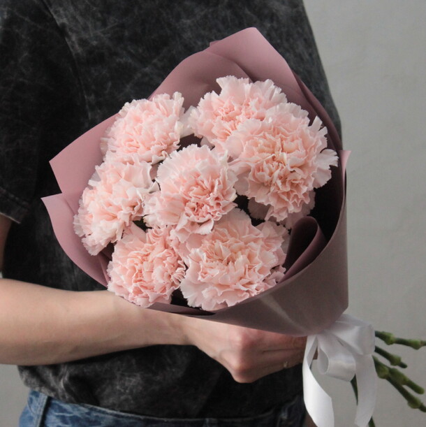 Нежный букет-комплимент из стойких диантусов, артикул F1377146 - 1700 рублей, доставка по городу. Flawery - доставка цветов