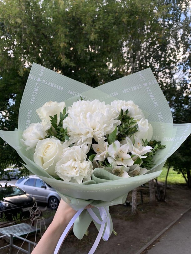 Светлый , объёмный букет, артикул F1134867 - 4182 рублей, доставка по городу. Flawery - доставка цветов