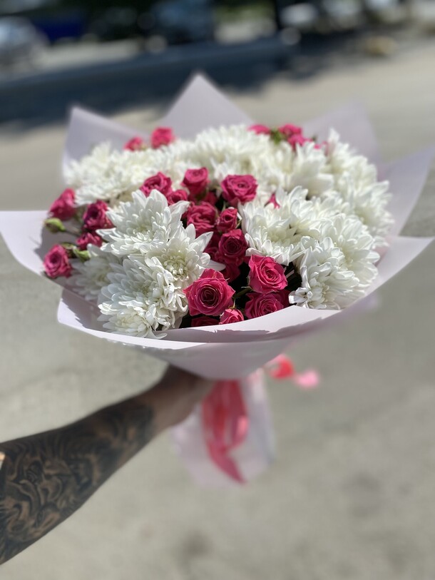 Хризантема и розы, артикул F1134997 - 6131 рублей, доставка по городу. Flawery - доставка цветов