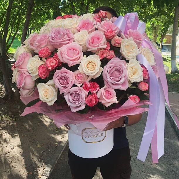 Огромная композиция с розами, артикул F1135581 - 31002 рублей, доставка по городу. Flawery - доставка цветов