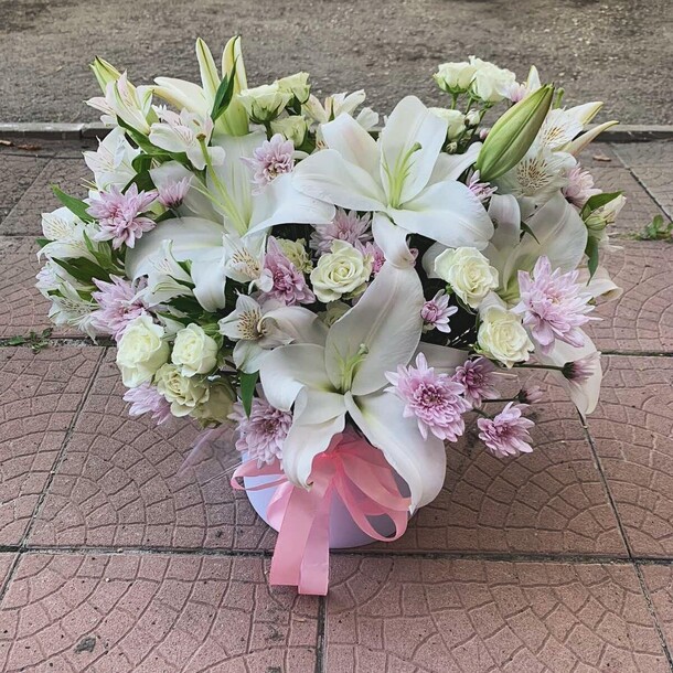 Сборная композиция, артикул F1136391 - 9834 рублей, доставка по городу. Flawery - доставка цветов