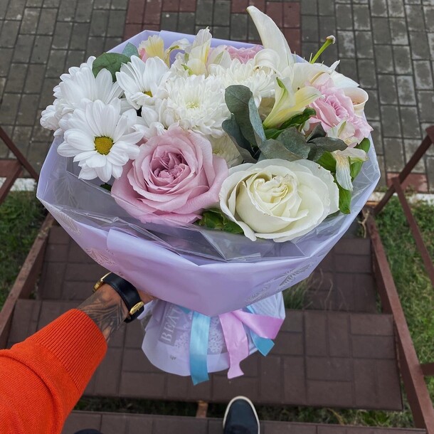 Букет праздничный, артикул F1146920 - 5227 рублей, доставка по городу. Flawery - доставка цветов