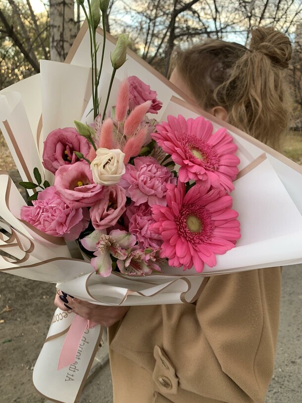 Букет пинк, артикул F1148142 - 5138 рублей, доставка по городу. Flawery - доставка цветов