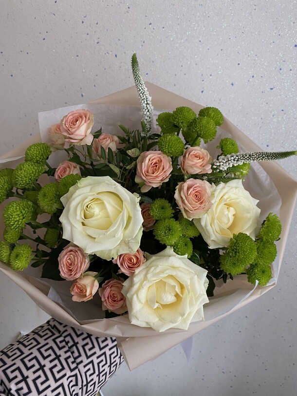 Круглый букет микс, артикул F1148765 - 5121 рублей, доставка по городу. Flawery - доставка цветов