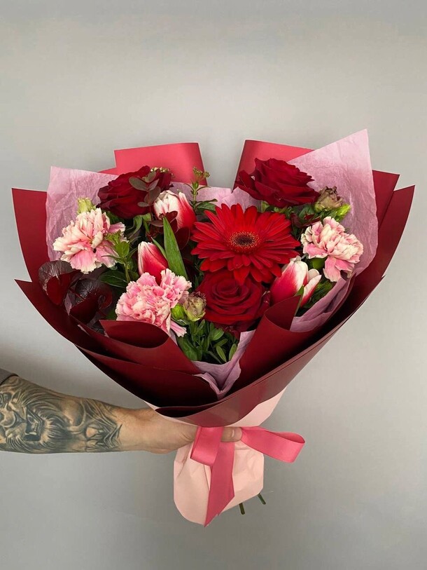 Букет бордо, артикул F1173550 - 3727 рублей, доставка по городу. Flawery - доставка цветов