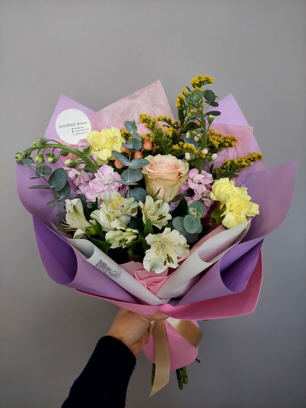 Букет сборный , с маттиолой, артикул F1173554 - 3581 рублей, доставка по городу. Flawery - доставка цветов