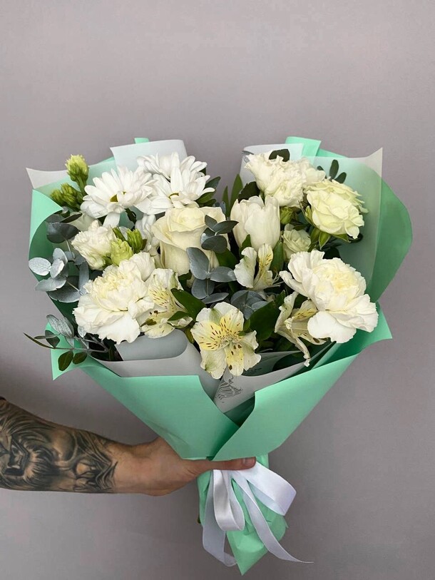 Белые ночи / сборный белоснежный букет, артикул F1173555 - 4184 рублей, доставка по городу. Flawery - доставка цветов