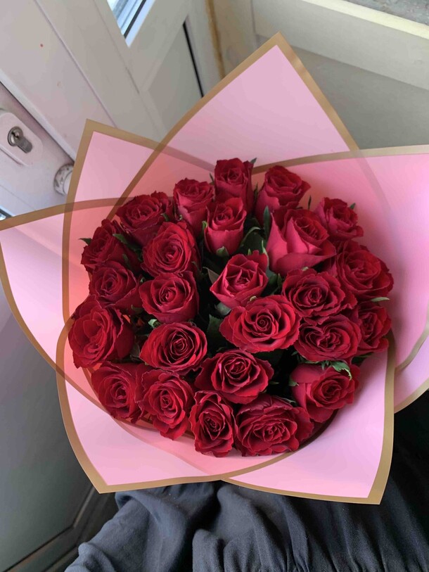 25 красных кенийских роз, артикул F1198082 - 5566 рублей, доставка по городу. Flawery - доставка цветов