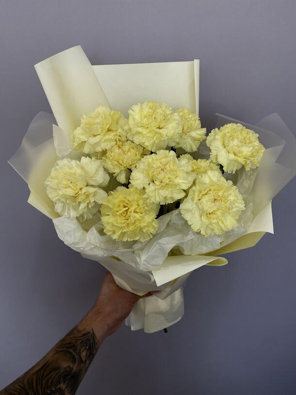 11 цветных диантусов, артикул F1218219 - 3082 рублей, доставка по городу. Flawery - доставка цветов