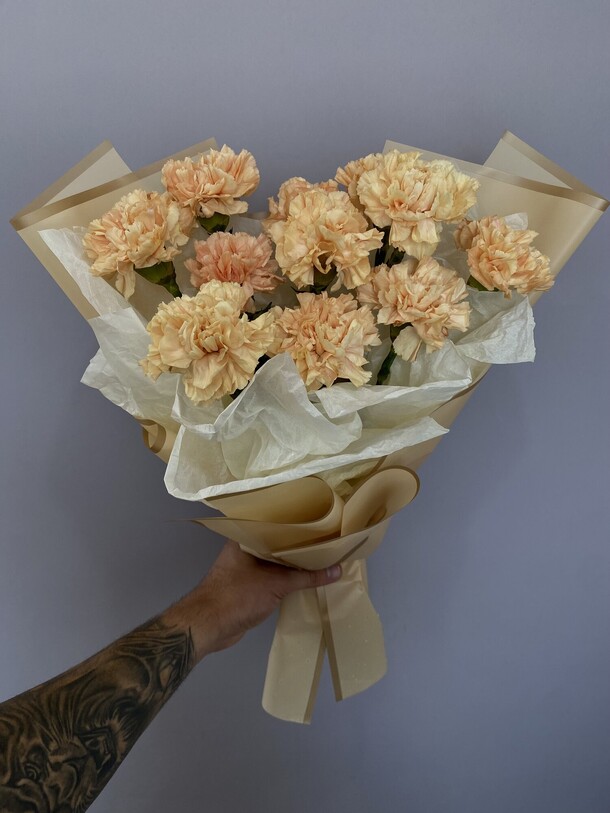 11 цветных диантусов, артикул F1218223 - 3082 рублей, доставка по городу. Flawery - доставка цветов