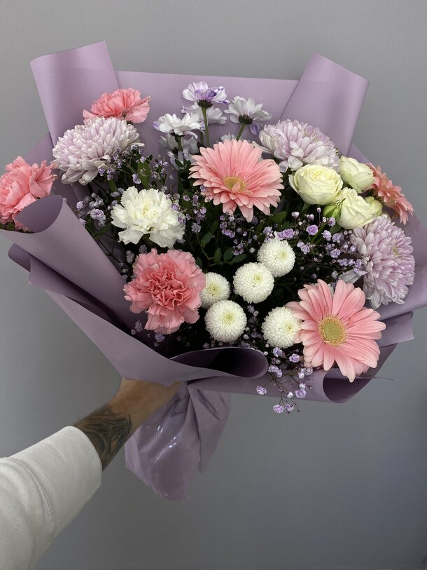 Букет объёмный, артикул F1220142 - 5554 рублей, доставка по городу. Flawery - доставка цветов