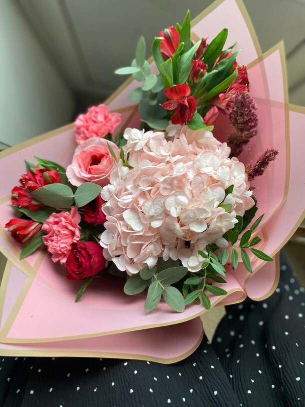 Комплимент с гортензией, артикул F1223465 - 4223 рублей, доставка по городу. Flawery - доставка цветов