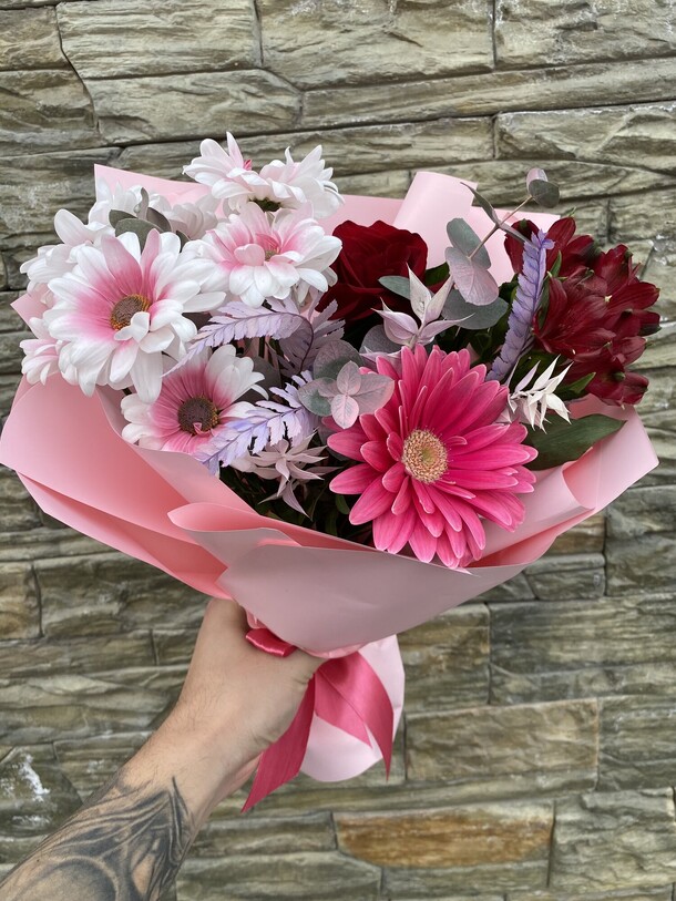 Букет комплимент, артикул F1267164 - 2650 рублей, доставка по городу. Flawery - доставка цветов