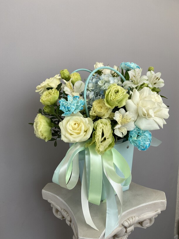 Голубая логина, артикул F1296854 - 3601 рублей, доставка по городу. Flawery - доставка цветов