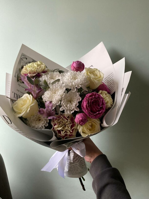 Букет с кустовой розой, артикул F1297152 - 3073 рублей, доставка по городу. Flawery - доставка цветов