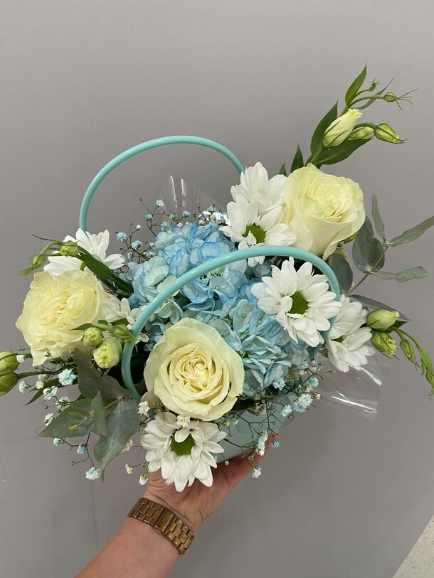 Композиция голубой бриз, артикул F1301311 - 3335 рублей, доставка по городу. Flawery - доставка цветов