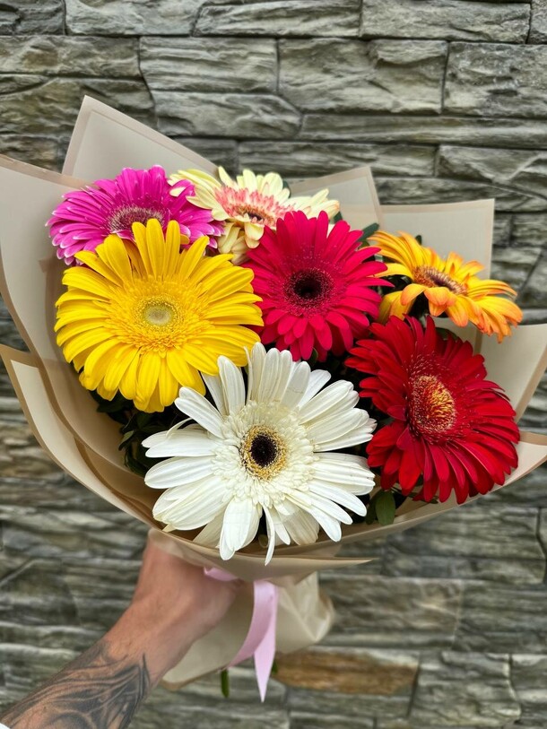 Букет из гербер, артикул F1303701 - 2632 рублей, доставка по городу. Flawery - доставка цветов