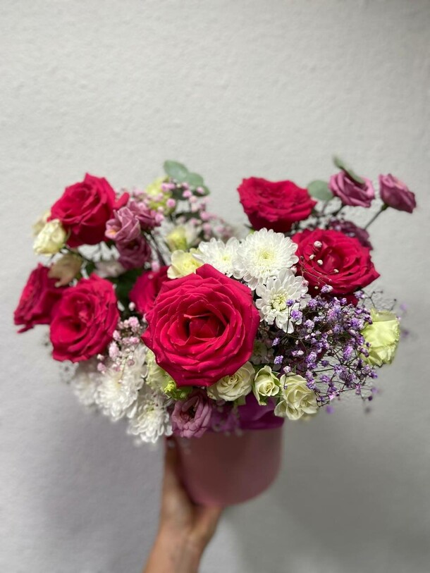 Композиция с розами, артикул F1309544 - 4036 рублей, доставка по городу. Flawery - доставка цветов