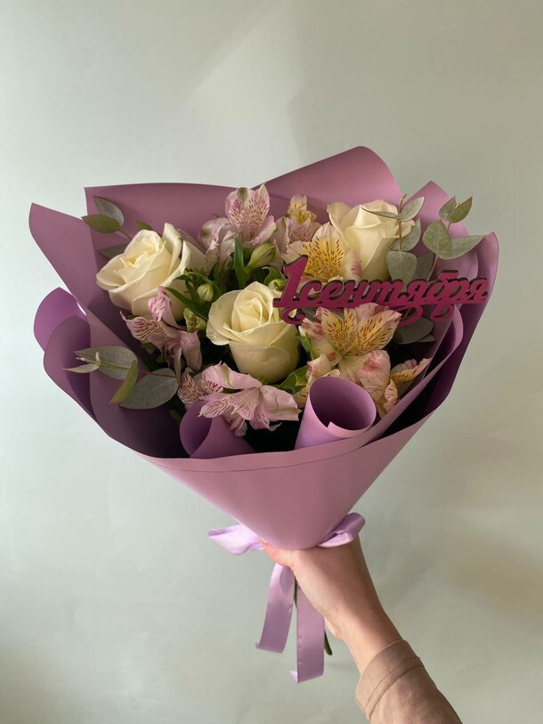 Букет на 1 сентября, артикул F1312765 - 2456 рублей, доставка по городу. Flawery - доставка цветов