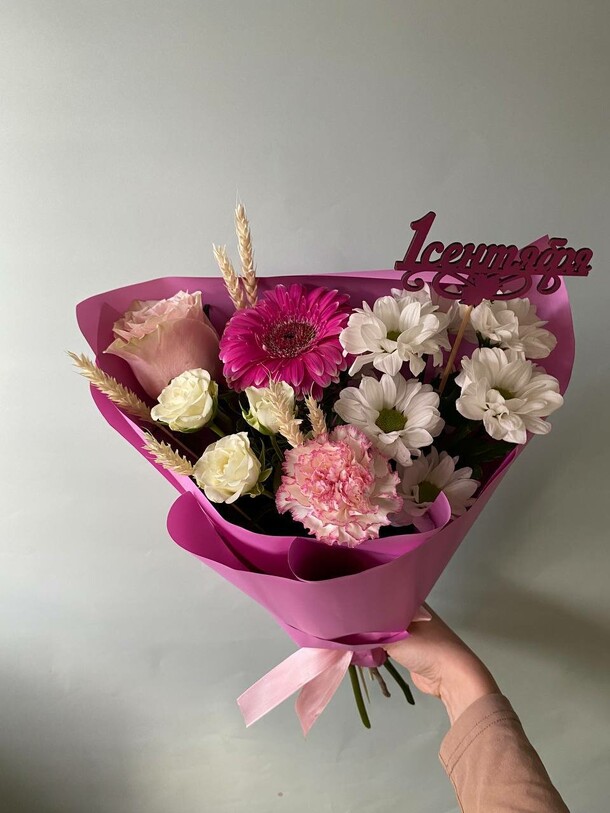 Яркому учителю, артикул F1312767 - 2456 рублей, доставка по городу. Flawery - доставка цветов