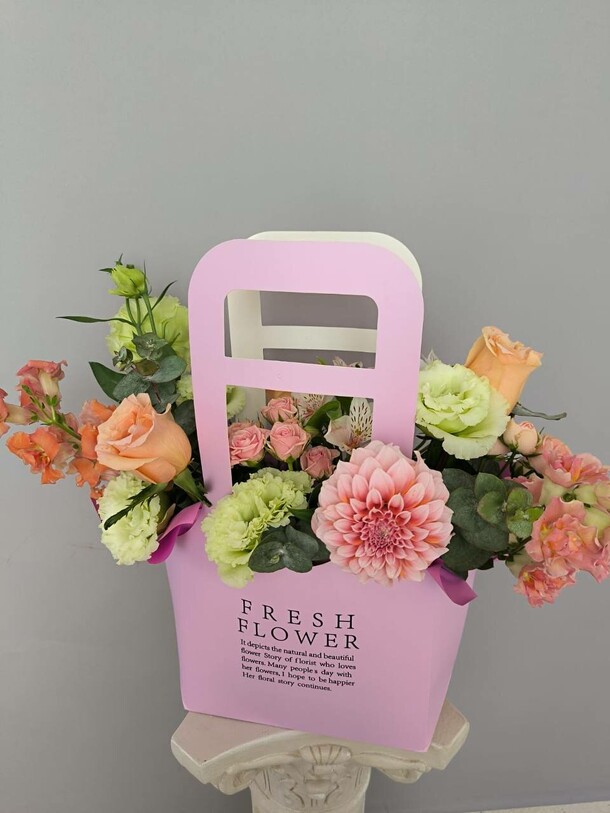 Сумочка с цветочками, артикул F1313277 - 5093 рублей, доставка по городу. Flawery - доставка цветов