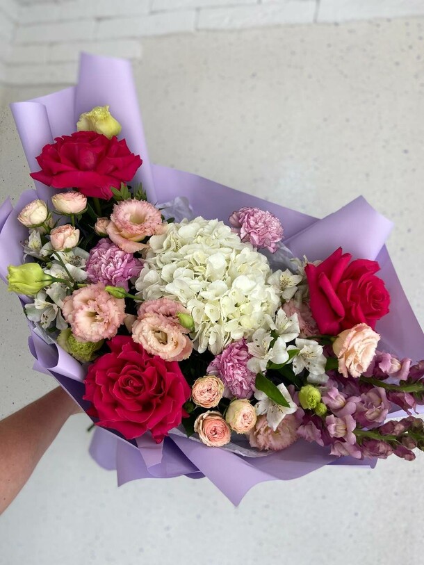 Букет с гортензией, артикул F1313284 - 7018 рублей, доставка по городу. Flawery - доставка цветов