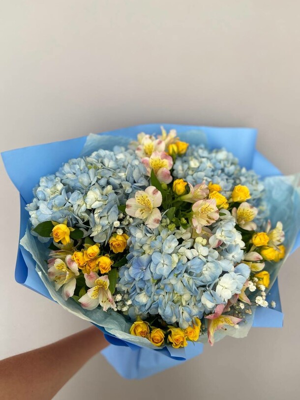 Трио гортензий, артикул F1315716 - 6933 рублей, доставка по городу. Flawery - доставка цветов