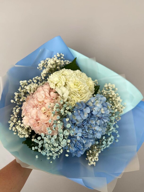 Трио гортензий, артикул F1315717 - 4036 рублей, доставка по городу. Flawery - доставка цветов