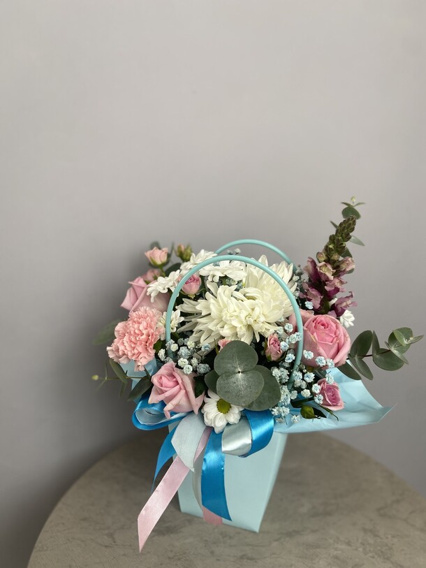 Голубой бриз, артикул F1317229 - 3286 рублей, доставка по городу. Flawery - доставка цветов