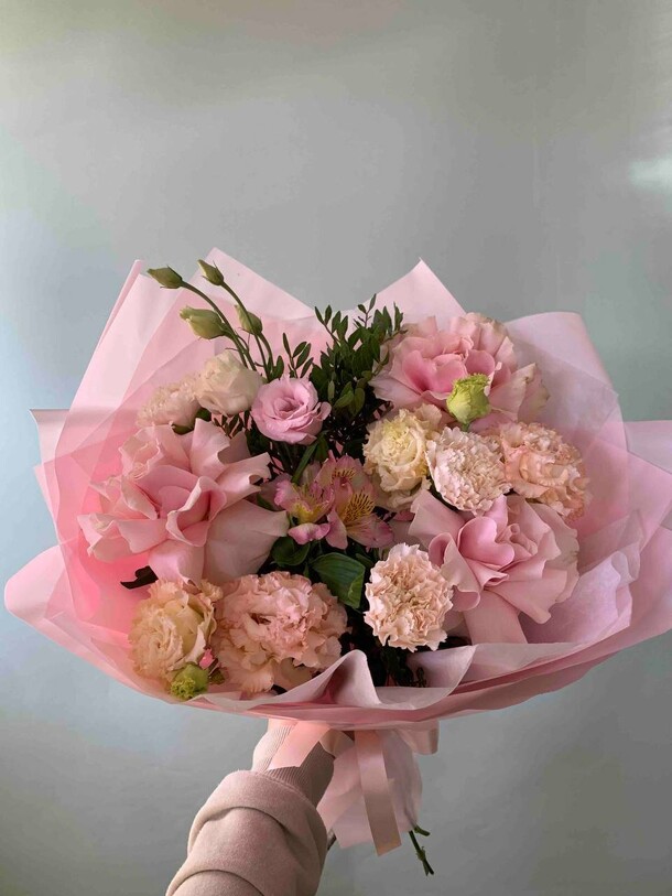 Букет в розовых тонах, артикул F1321462 - 4387 рублей, доставка по городу. Flawery - доставка цветов