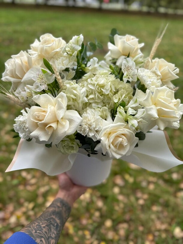 Белее белого, артикул F1324544 - 6141 рублей, доставка по городу. Flawery - доставка цветов