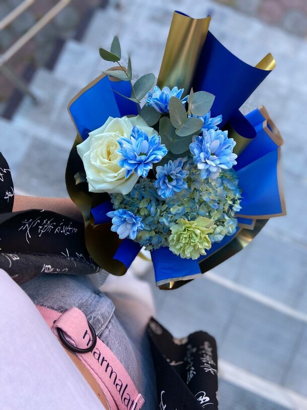 Синий бриз, артикул F1326086 - 2233 рублей, доставка по городу. Flawery - доставка цветов