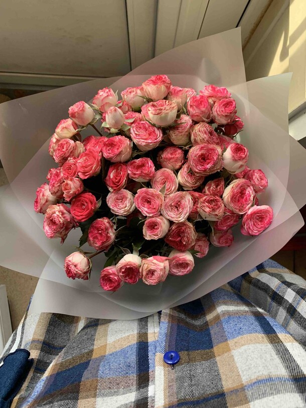 Кустовые розы, артикул F1328003 - 5881 рублей, доставка по городу. Flawery - доставка цветов