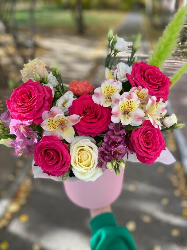 Яркая композиция, артикул F1328007 - 4477 рублей, доставка по городу. Flawery - доставка цветов