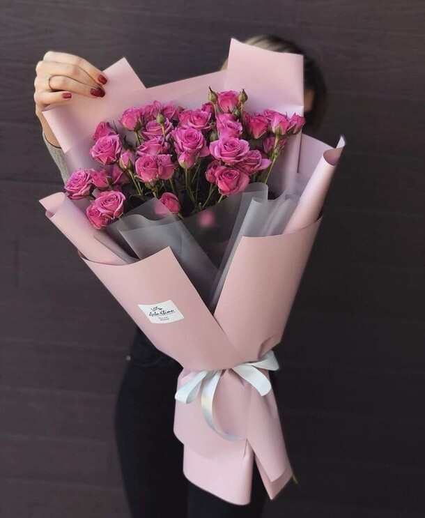 Кустовые розы, артикул F1330861 - 4562 рублей, доставка по городу. Flawery - доставка цветов