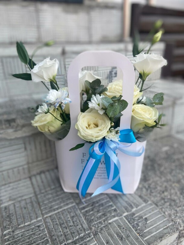 Белая сумочка, артикул F1331874 - 3194 рублей, доставка по городу. Flawery - доставка цветов