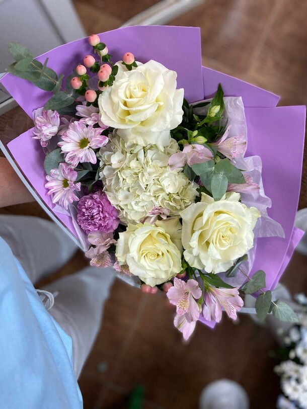 Букет с гортензией, артикул F1331882 - 4653 рублей, доставка по городу. Flawery - доставка цветов