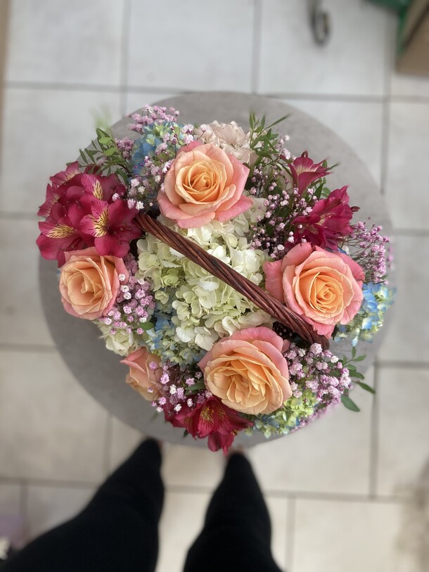 Яркая корзина, артикул F1334552 - 5797 рублей, доставка по городу. Flawery - доставка цветов