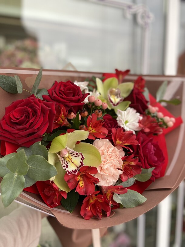 Кровавая луна, артикул F1334570 - 6353 рублей, доставка по городу. Flawery - доставка цветов