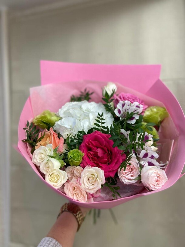 Букет с гортензией, артикул F1336809 - 4961 рублей, доставка по городу. Flawery - доставка цветов