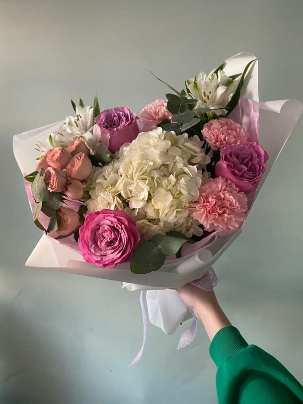 Букет с нежными цветами, артикул F1342007 - 4562 рублей, доставка по городу. Flawery - доставка цветов