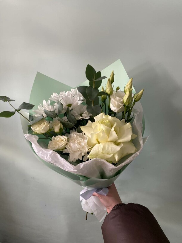 Букет зимняя пора, артикул F1342022 - 2983 рублей, доставка по городу. Flawery - доставка цветов