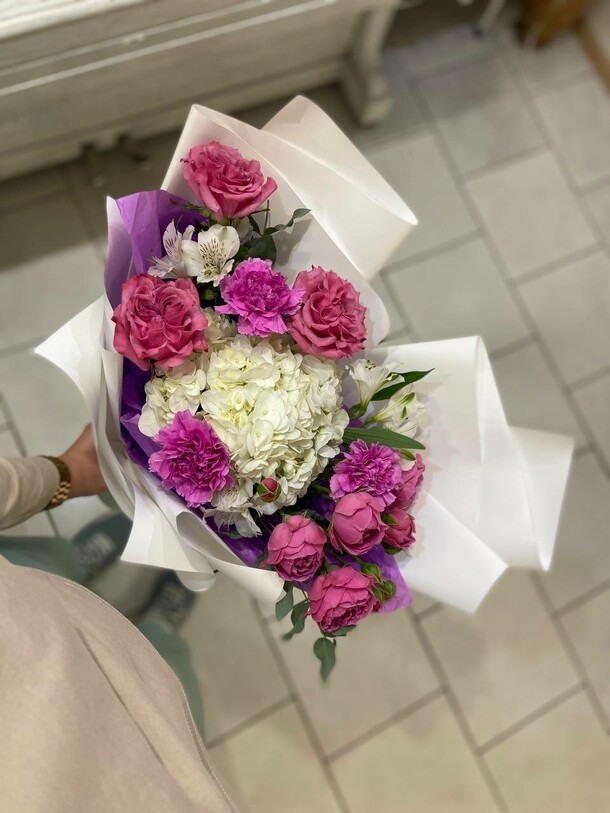 Букет в розовых оттенках, артикул F1342064 - 4913 рублей, доставка по городу. Flawery - доставка цветов