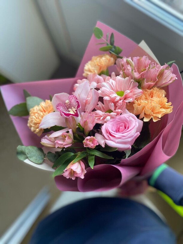 Букет с орхидеей для мамы, артикул F1344588 - 3350 рублей, доставка по городу. Flawery - доставка цветов