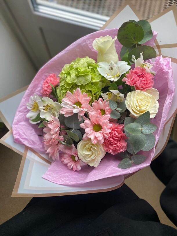 Букет с зеленой гортензией, артикул F1346420 - 4686 рублей, доставка по городу. Flawery - доставка цветов