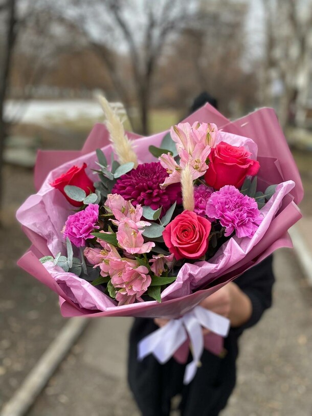 Яркий букет, артикул F1346421 - 5396 рублей, доставка по городу. Flawery - доставка цветов