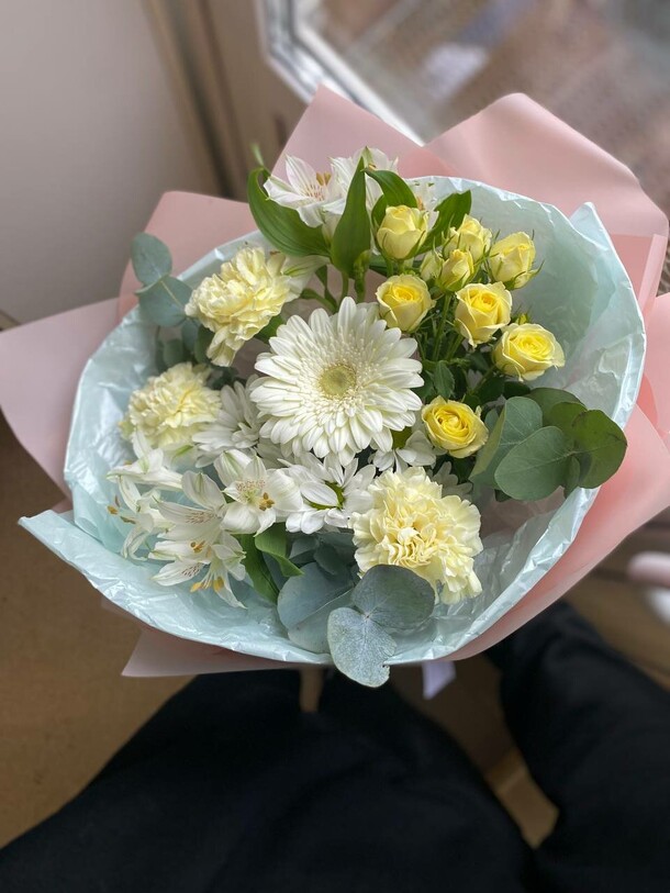 Букет с герберой, артикул F1346423 - 3509 рублей, доставка по городу. Flawery - доставка цветов