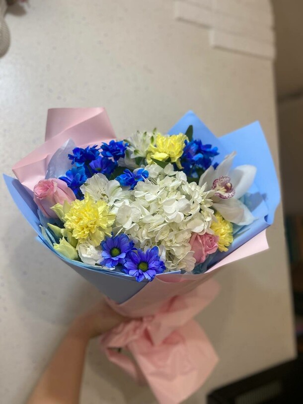 Радуга из цветов, артикул F1349033 - 4466 рублей, доставка по городу. Flawery - доставка цветов