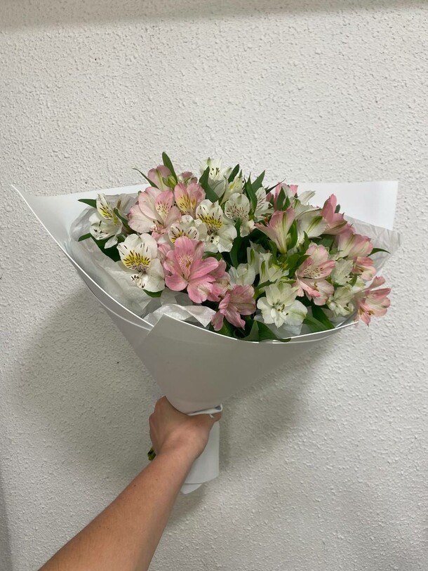 Альстромерии, артикул F1349036 - 4147 рублей, доставка по городу. Flawery - доставка цветов